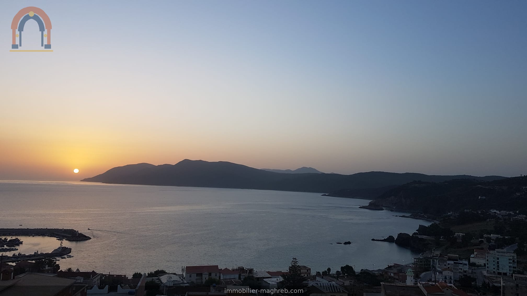 Maison vue mer à Chetaibi — 4 appartements avec vue exceptionnelle sur la baie